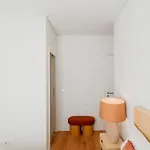 Orange House - Beautiful Two-bedroom 1d *