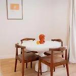 Orange House - Beautiful Two-bedroom 1d Lisbon