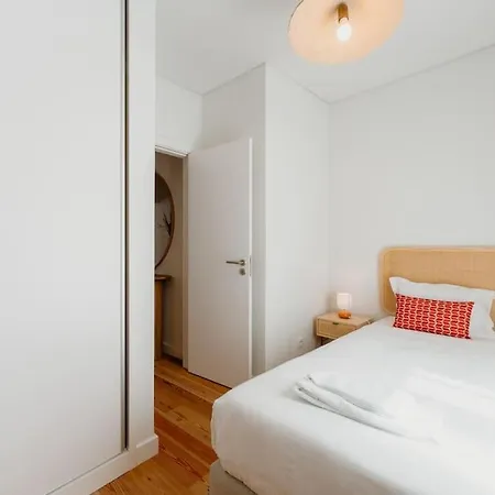 Orange House - Beautiful Two-bedroom 1d Apartment