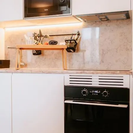 Orange House - Beautiful Two-bedroom 1d * ליסבון