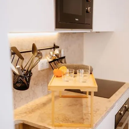 Orange House - Beautiful Two-bedroom 1d * リスボン