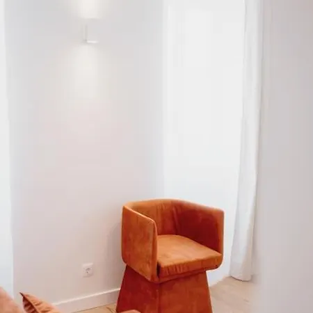 Orange House - Beautiful Two-bedroom 1d Apartment *