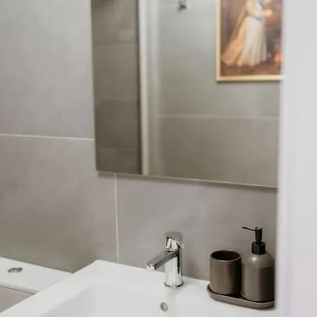 Apartment Orange House - Beautiful Two-bedroom 1d *